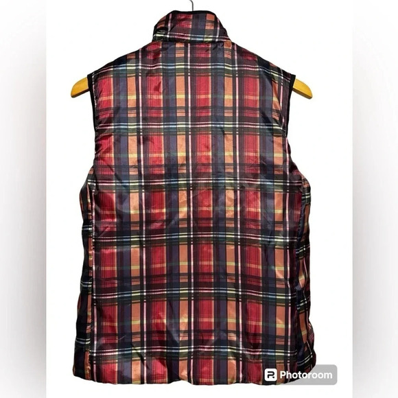 Izod Women’s Reversible quilted vest. Burgundy & Burgundy, black,tan plaid - Picture 7 of 8